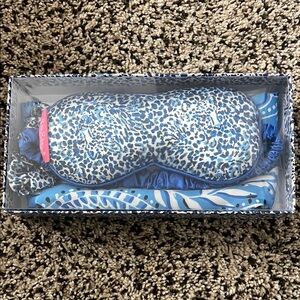 NWT Lilly Pulitzer Sleep Mask Set